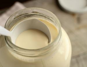 Cómo extraer las puntas de la leche a mano con un separador: receta